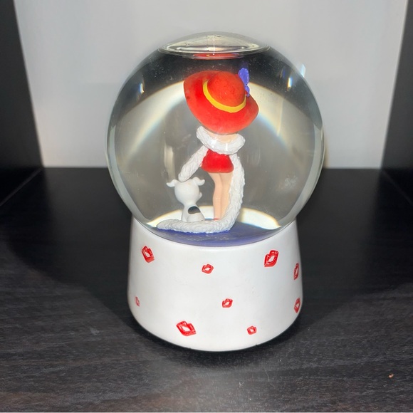 Original Betty Boop & puppy Musical Snow Globe The Look of Love heart & kisses - Picture 7 of 7